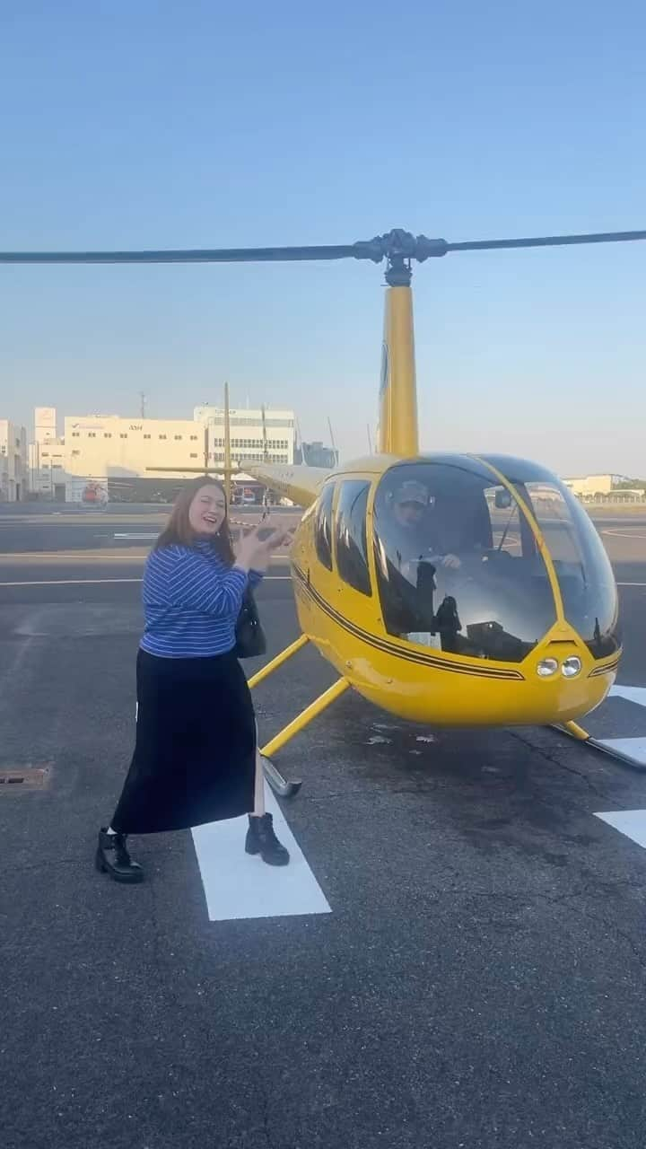 大橋ミチ子のインスタグラム：「東京の景色をヘリコプターに乗って観てきました🚁🥺✊ @airos_skyview   空から見る、東京タワー、レインボーブリッジ、東京駅、スカイツリーなどなど、いつもみている東京の景色とは、また違くてとっても新鮮だったよ😳💗💗💗  ヘリコプターで遊覧ってしたことないから とっても楽しかった💕🥰  都内観光にもおすすめだよ✨🫶  今回は、株式会社AirX様にご提供いただきました！ ありがとうございました🥰  #airos_skyview #explorejapan #japanjourney #japantravel #visitjapan #ヘリコプター #東京観光 #カラキャス」