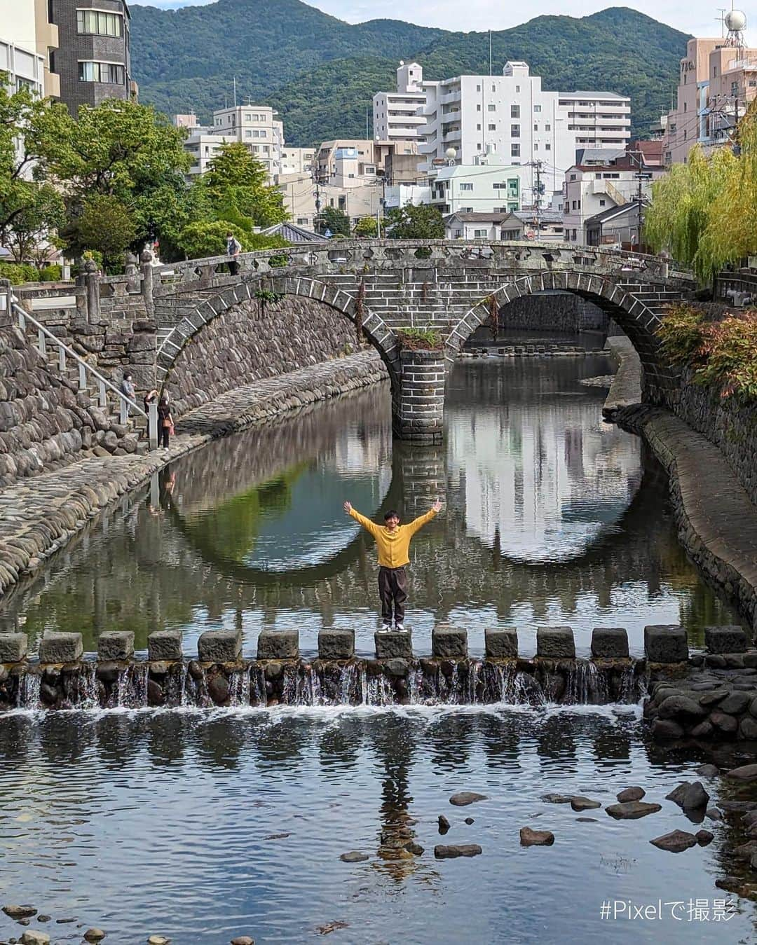 日本テレビ「ANOTHER SKY」さんのインスタグラム写真 - (日本テレビ「ANOTHER SKY」Instagram)「日本三名橋の一つに数えられる眼鏡橋。 川面に映る影がメガネに見えることからこの名前がついたと言われています。  そんな眼鏡橋に訪れたゲストは‥？ 皆さん、アップにしてお顔を確認してみてください！  #ANOTHERSKY #アナザースカイ #Pixelで撮影 #長崎 #眼鏡橋  #今田耕司 #八木莉可子」11月26日 19時01分 - anothersky_ntv