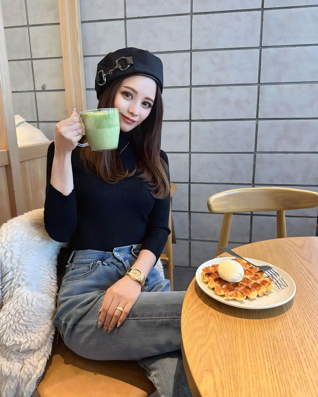 姫奈のインスタグラム：「.  寒くなるとベレー帽被りたくなる。☃️🤍」
