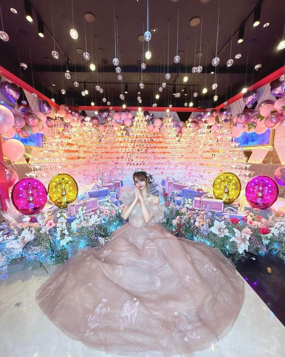 桜咲乃愛さんのインスタグラム写真 - (桜咲乃愛Instagram)「BirthdayEvent🎂💓🪽 2日目は @andy_dress_official のきらきらのドレス👗🤍お上品なラメと控えめなpinkcolorが可愛すぎた💓  やっぱりキャバドレス用のドレスは丈が床につかないようになってるから歩くのが楽だった〜🥹💕✨ このドレスは最初のサイズがかなり大きいのでお直し出して着たら凄く可愛かった🥹💓  タワーと内装は @decodecoito さんにお願いしたよ💓🥰 こだわりの詰まった内装を再現して下さりありがとうございます🙇‍♀️ 内装はまた別で載せます🥹🤍  素敵な2日目過ぎて何から載せようか迷ってたら時間が経ってしまった🥹💓✨まだ余韻に浸っているのでしばらくバースデー投稿続きます🥹💕🎟 #バースデーイベント#歌舞伎町#歌舞伎町キャバ嬢 #桜咲乃愛 #angelchampagne #angeltower #シャンパンタワー#デコリーノ#ロングドレス#キャバドレス#カラードレス」11月26日 19時07分 - noasama1101