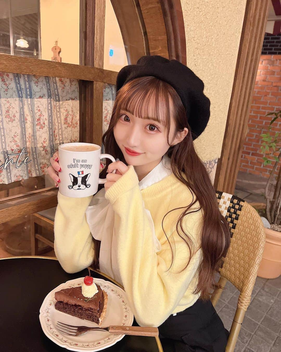 星野麻里愛さんのインスタグラム写真 - (星野麻里愛Instagram)「韓国行った時の黄色コーデ◡̈💛  #黒ベレー帽#黄色コーデ」11月26日 19時19分 - maria.pink28