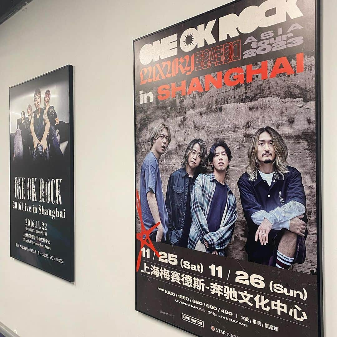 橋本塁さんのインスタグラム写真 - (橋本塁Instagram)「【ONE OK ROCK SHANGHI】 今日の現場は昨日に引き続き現場は上海メルセデスベンツアリーナでのONE OK ROCK 「LUXURY DISEASE ASIA TOUR2023」ライブ撮影！ 今日も今日とてヴァシャっと撮るど！  #サウシュー　#soundshooter #luxurydisease  #asiatour #oneokrock #ワンオク　#ワンオクアジアツアー　#OOR 　#shanghai #上海」11月26日 19時15分 - ruihashimoto