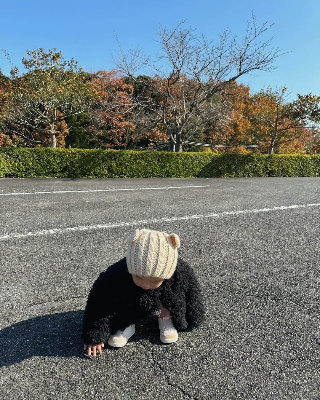 MAKI MIYAMOTO 宮本真紀さんのインスタグラム写真 - (MAKI MIYAMOTO 宮本真紀Instagram)「. 私はそんなに走る気なかったのに👦🏻に付き合って走ったら天気よかったし普通に滝汗🦭 眠気に襲われて待ちくたびれきゆう。 今週は月1お弁当に発表会にマラソン大会なので、お願いだから風邪ひかないで。  #dayoff」11月26日 19時29分 - makime_me_