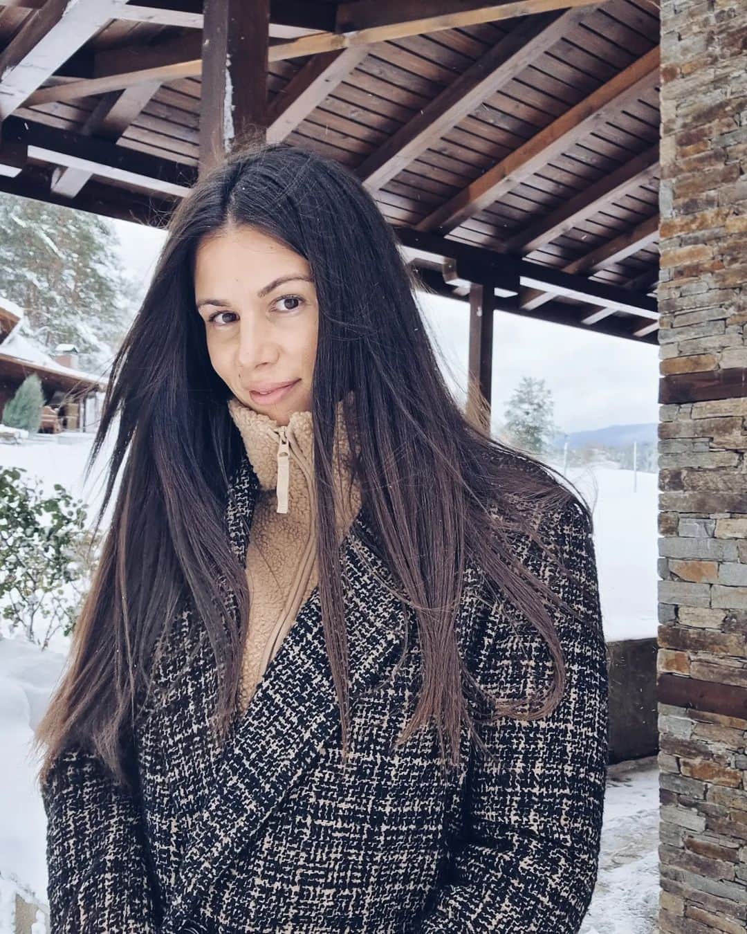 ツベタナ・ピロンコバのインスタグラム：「Първият снежен ден тази зима! ❄️☃️❄️ #letitsnow」