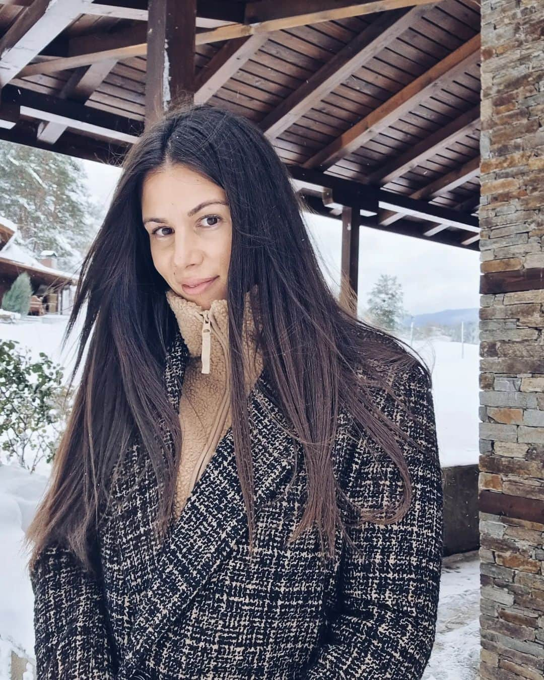 ツベタナ・ピロンコバのインスタグラム：「Първият снежен ден тази зима! ❄️☃️❄️ #letitsnow」