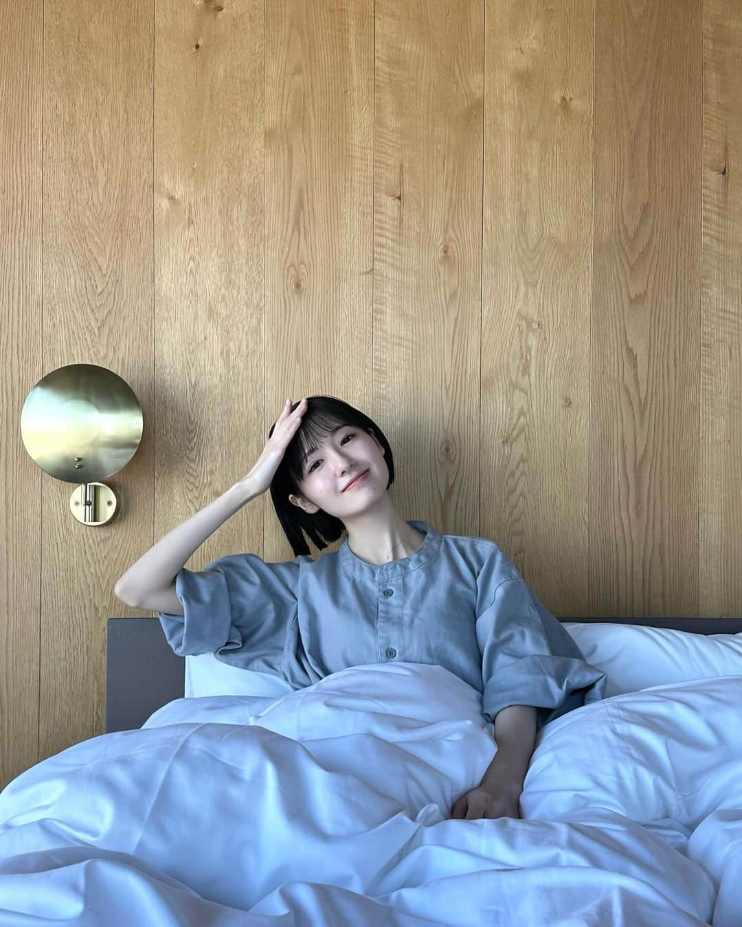 糸原美波さんのインスタグラム写真 - (糸原美波Instagram)「めちゃめちゃよく眠れた 🛏️💭♡  お母さんにズームで撮ったりしてほしい！っていったら すぐに習得してめっちゃいい写真だらけになった 🤣🤳🏻  たくさんありがとう♡  #ショートヘア #ショート #ボブ #ミニボブ #ホカンス #seaquencemiyashitapark」11月26日 19時23分 - minami_itohara