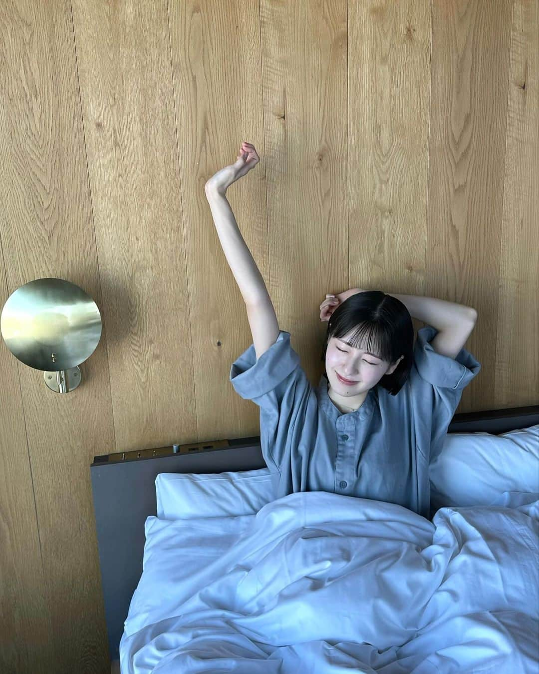 糸原美波さんのインスタグラム写真 - (糸原美波Instagram)「めちゃめちゃよく眠れた 🛏️💭♡  お母さんにズームで撮ったりしてほしい！っていったら すぐに習得してめっちゃいい写真だらけになった 🤣🤳🏻  たくさんありがとう♡  #ショートヘア #ショート #ボブ #ミニボブ #ホカンス #seaquencemiyashitapark」11月26日 19時23分 - minami_itohara