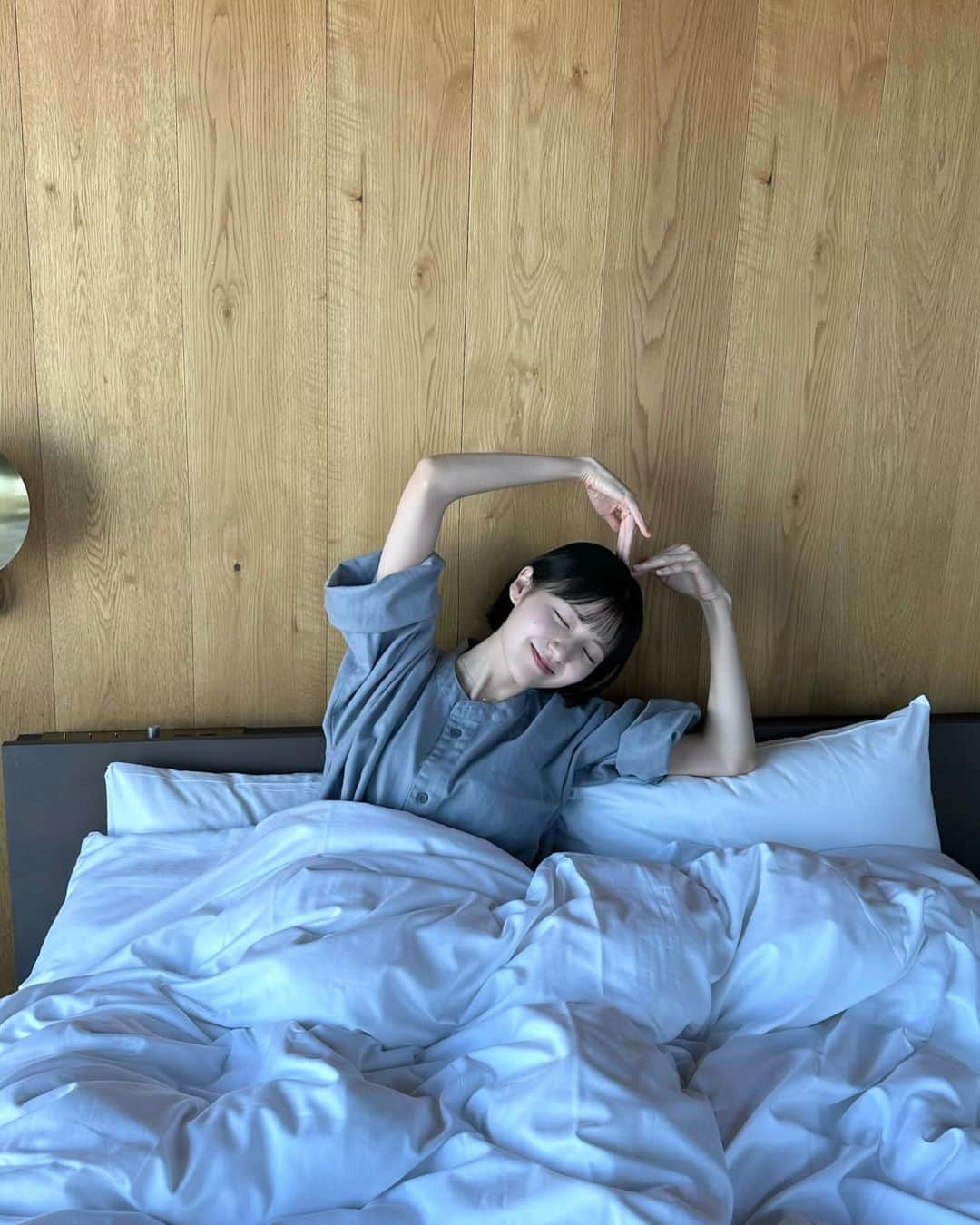 糸原美波さんのインスタグラム写真 - (糸原美波Instagram)「めちゃめちゃよく眠れた 🛏️💭♡  お母さんにズームで撮ったりしてほしい！っていったら すぐに習得してめっちゃいい写真だらけになった 🤣🤳🏻  たくさんありがとう♡  #ショートヘア #ショート #ボブ #ミニボブ #ホカンス #seaquencemiyashitapark」11月26日 19時23分 - minami_itohara