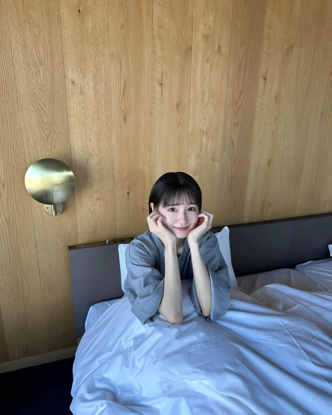 糸原美波さんのインスタグラム写真 - (糸原美波Instagram)「めちゃめちゃよく眠れた 🛏️💭♡  お母さんにズームで撮ったりしてほしい！っていったら すぐに習得してめっちゃいい写真だらけになった 🤣🤳🏻  たくさんありがとう♡  #ショートヘア #ショート #ボブ #ミニボブ #ホカンス #seaquencemiyashitapark」11月26日 19時23分 - minami_itohara