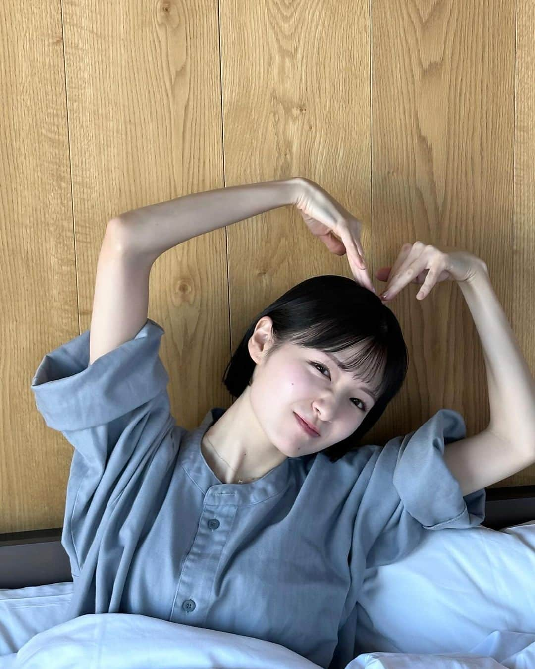 糸原美波さんのインスタグラム写真 - (糸原美波Instagram)「めちゃめちゃよく眠れた 🛏️💭♡  お母さんにズームで撮ったりしてほしい！っていったら すぐに習得してめっちゃいい写真だらけになった 🤣🤳🏻  たくさんありがとう♡  #ショートヘア #ショート #ボブ #ミニボブ #ホカンス #seaquencemiyashitapark」11月26日 19時23分 - minami_itohara