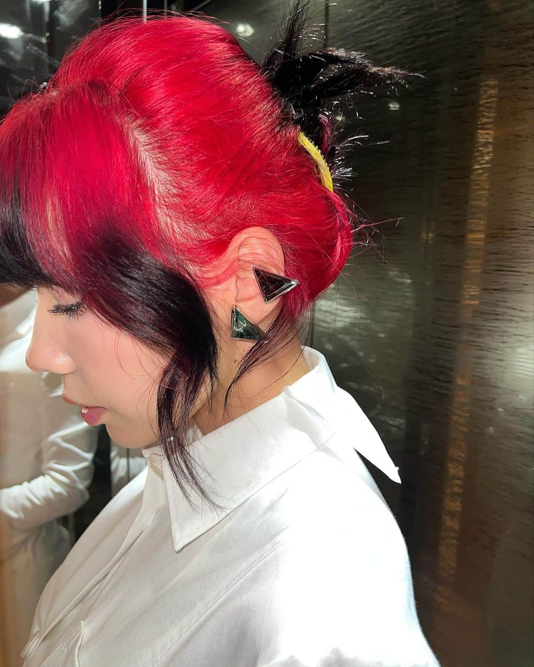 仲里依紗さんのインスタグラム写真 - (仲里依紗Instagram)「🤍👩‍⚕️🐇🫧🥼🪽  @prada   #milanfashionweek  #prada  hair&make up by @nasup 🎀」11月26日 19時23分 - riisa1018naka