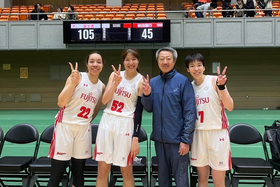 林咲希さんのインスタグラム写真 - (林咲希Instagram)「皇后杯2次ラウンド vs 拓殖大学 vs 秋田銀行  二日間たくさんのご声援ありがとうございました！！  皆さんの声すごく心強かったです！ ありがとうございました☺️✨ 来週はまたリーグ戦が再開します！  ルイさんの地元北海道⛄️❄️  #皇后杯 #Wリーグ #富士通レッドウェーブ  清美さんに会えて嬉しかったぁ☺️」11月26日 19時23分 - h_kiki__7