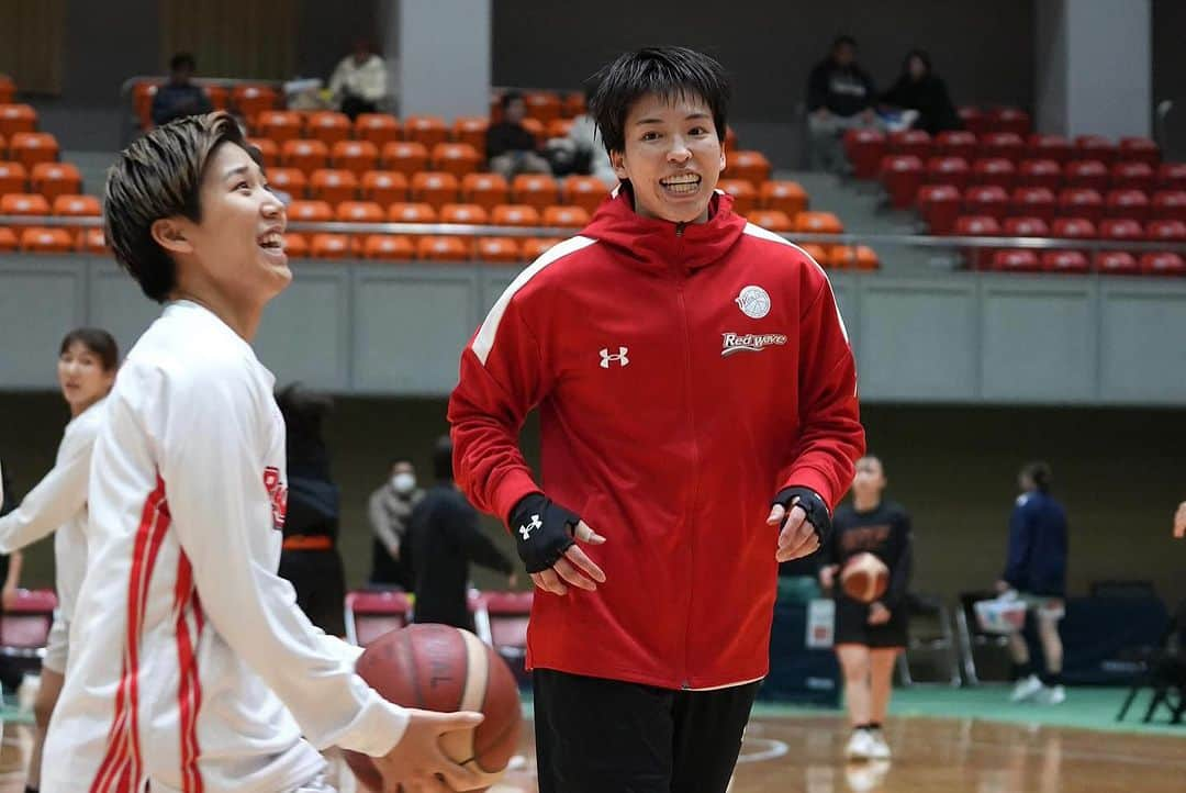 林咲希さんのインスタグラム写真 - (林咲希Instagram)「皇后杯2次ラウンド vs 拓殖大学 vs 秋田銀行  二日間たくさんのご声援ありがとうございました！！  皆さんの声すごく心強かったです！ ありがとうございました☺️✨ 来週はまたリーグ戦が再開します！  ルイさんの地元北海道⛄️❄️  #皇后杯 #Wリーグ #富士通レッドウェーブ  清美さんに会えて嬉しかったぁ☺️」11月26日 19時23分 - h_kiki__7