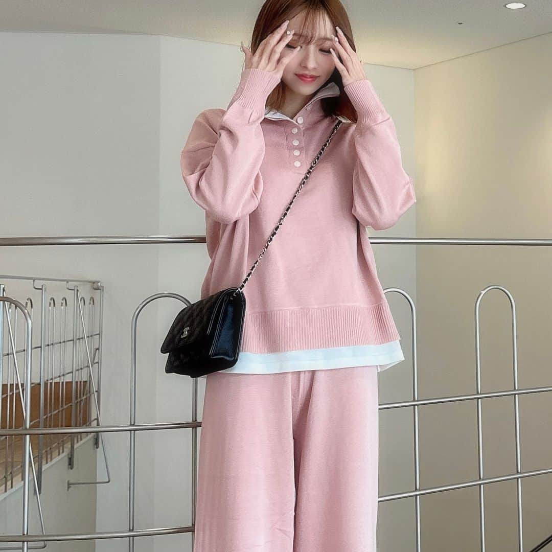 渡辺葉月さんのインスタグラム写真 - (渡辺葉月Instagram)「🎟️🩰♡  ZOZOTOWN限定ブランド 「CHICK/チック @chick___official   ✔ スタンドネックボタンニット＋パンツセットアップ  ZOZO商品コード：76213512  可愛くてらくちんなセットアップ♡ このピンクが可愛い、、、♡  #pr」11月26日 19時27分 - hazu.1123