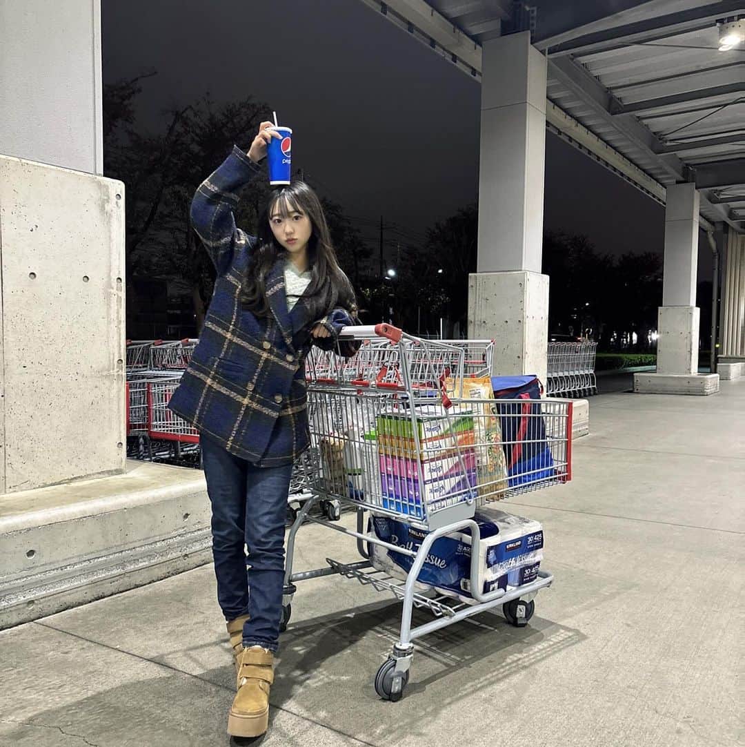 ももかのインスタグラム：「COSTCOって楽しいよね❤︎ • 購入品紹介お楽しみに✌🏻」