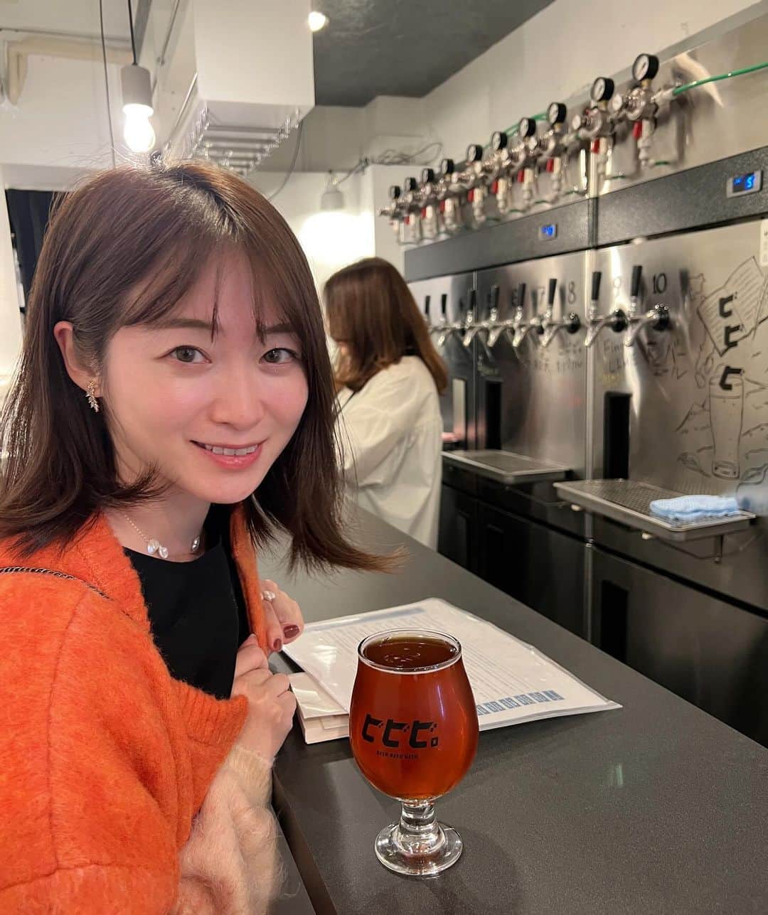本谷亜紀のインスタグラム：「デジャヴじゃなくて、代官山のtoco行ってからクラフトビールビビビのコースがお決まりすぎてその写真が何枚もある🙈 ㅤㅤㅤㅤㅤㅤㅤㅤㅤㅤㅤㅤㅤ クラフトビールはビールだけど季節や地域を感じられるから同じものはないし、tocoの春巻きも旬を包んでるから大好きです❤️  @toco.daikanyama  @bibibi.daikanyama   #代官山飲み歩き　#代官山ご飯 #クラフトビール　#クラフトビール女子」