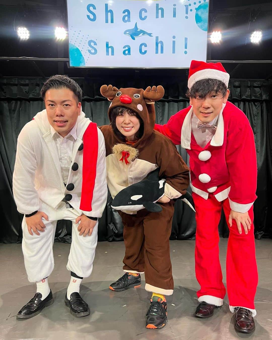 光永のインスタグラム：「今月もShachi! Shachi!終わりました！！ いや〜楽しかった💛🌿マルセイユに休んでもらえる布団コーナーいっぱいで🛌修学旅行気分でした✈️ 津田、別府ちゃん、ありがとう！！ 無事新ネタもおろせてハッピーです🚪🌟 御来場ありがとうございました！見逃し配信でまだみれまーす！ ㅤㅤㅤㅤㅤㅤㅤㅤㅤㅤㅤㅤ 次回は12月23日(土)17:30から！ ゲストにピクニックさんです！ イブイブなんで、またクリスマスやる可能性あり🎄🎅 ㅤㅤㅤㅤㅤㅤㅤㅤㅤㅤㅤㅤ #光永 #マルセイユ #シャチシャチ #シャチシャチシャチ #shachishachi #ヨシモトムゲンダイドーム」