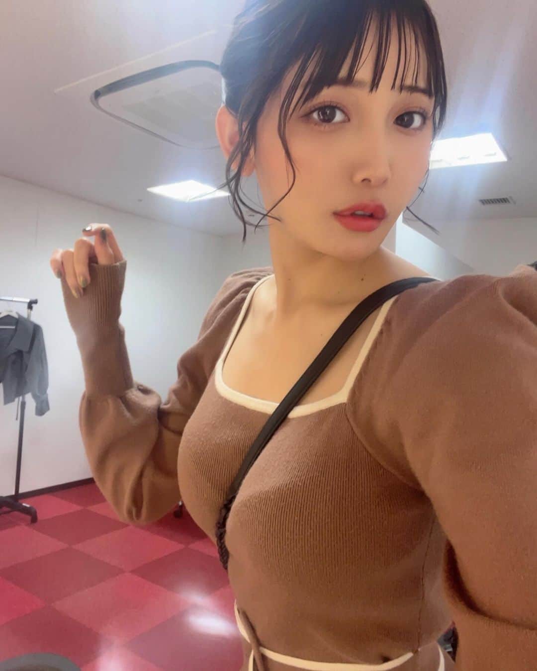 小島みゆさんのインスタグラム写真 - (小島みゆInstagram)「すごく反響があった 髪型😳 みんなありって言ってくれてありがと︎︎︎う🫶🏼‼︎  コメントもいいねも いつもありがとう😆 いつもしてくれる人だあ〜いすき！ 特にコメントは名前覚えれるからありがたいよ☺️ . . . #japanesegirl #japanesemodel #gravure #glamor#gravure#hot#asian#Japanese#girl#instagood#ig#igers#amorous#얼스타그렘#일본#섹시#일상#소통#팔로우#性感的#ชุดว่ายน้ำ #ผู้หญิง  #กางเกงขายาวผู้หญิง  #เซ็กซี่」11月26日 19時37分 - _8_miyu