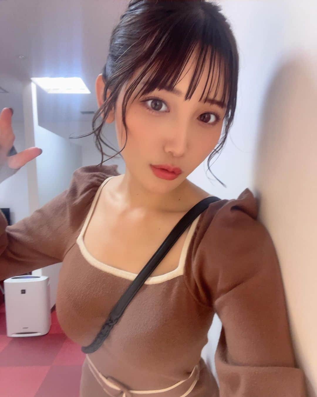 小島みゆさんのインスタグラム写真 - (小島みゆInstagram)「すごく反響があった 髪型😳 みんなありって言ってくれてありがと︎︎︎う🫶🏼‼︎  コメントもいいねも いつもありがとう😆 いつもしてくれる人だあ〜いすき！ 特にコメントは名前覚えれるからありがたいよ☺️ . . . #japanesegirl #japanesemodel #gravure #glamor#gravure#hot#asian#Japanese#girl#instagood#ig#igers#amorous#얼스타그렘#일본#섹시#일상#소통#팔로우#性感的#ชุดว่ายน้ำ #ผู้หญิง  #กางเกงขายาวผู้หญิง  #เซ็กซี่」11月26日 19時37分 - _8_miyu