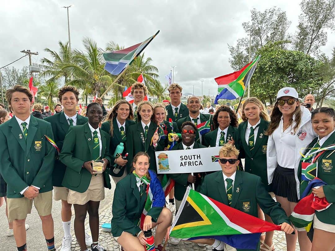 コートニー・コンローグさんのインスタグラム写真 - (コートニー・コンローグInstagram)「So excited to be coaching the @usasurfing team. Here are a few moments from the ceremony the other day. Looking forward to guiding the Juniors for the days that lie ahead.」11月27日 2時10分 - courtneyconlogue