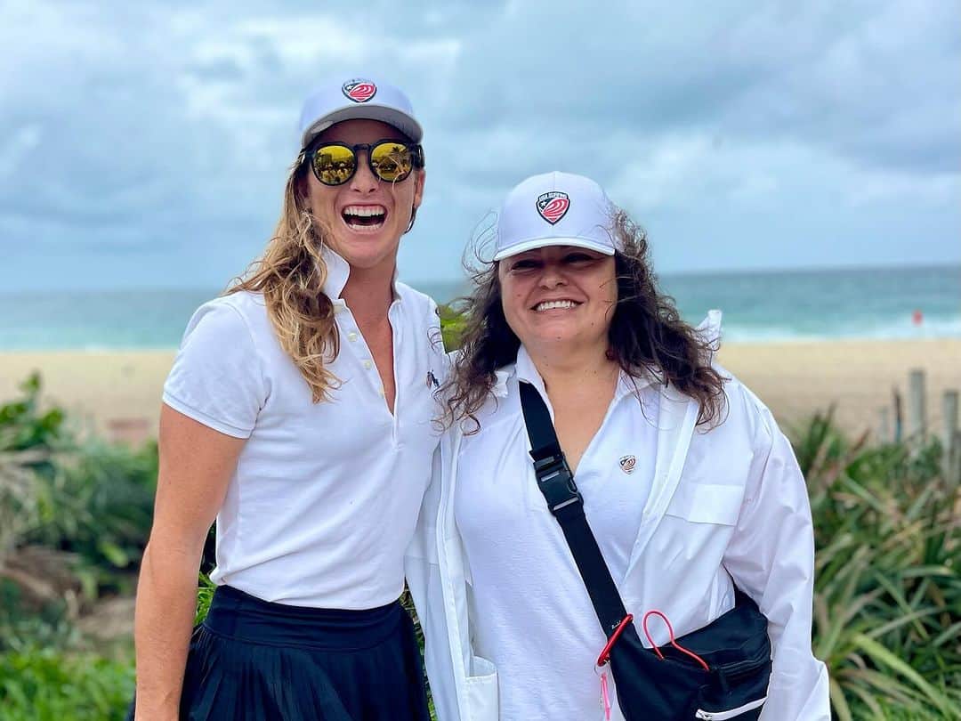 コートニー・コンローグさんのインスタグラム写真 - (コートニー・コンローグInstagram)「So excited to be coaching the @usasurfing team. Here are a few moments from the ceremony the other day. Looking forward to guiding the Juniors for the days that lie ahead.」11月27日 2時10分 - courtneyconlogue