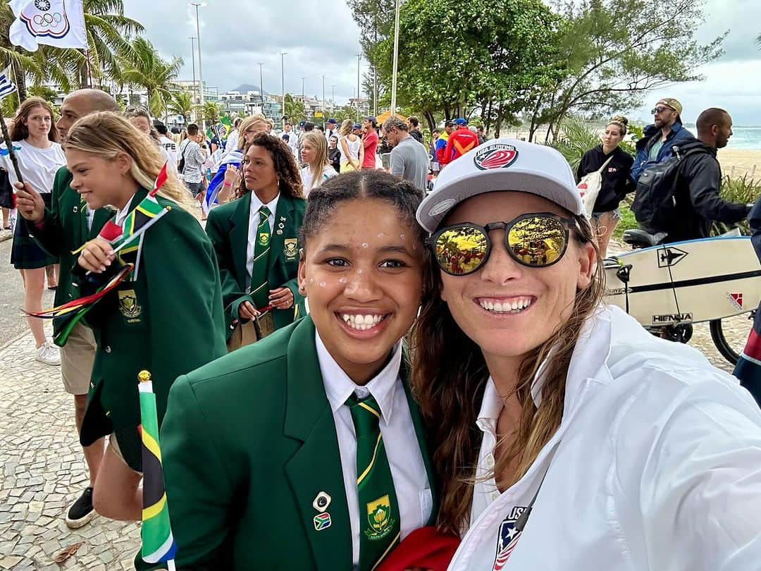 コートニー・コンローグさんのインスタグラム写真 - (コートニー・コンローグInstagram)「So excited to be coaching the @usasurfing team. Here are a few moments from the ceremony the other day. Looking forward to guiding the Juniors for the days that lie ahead.」11月27日 2時10分 - courtneyconlogue