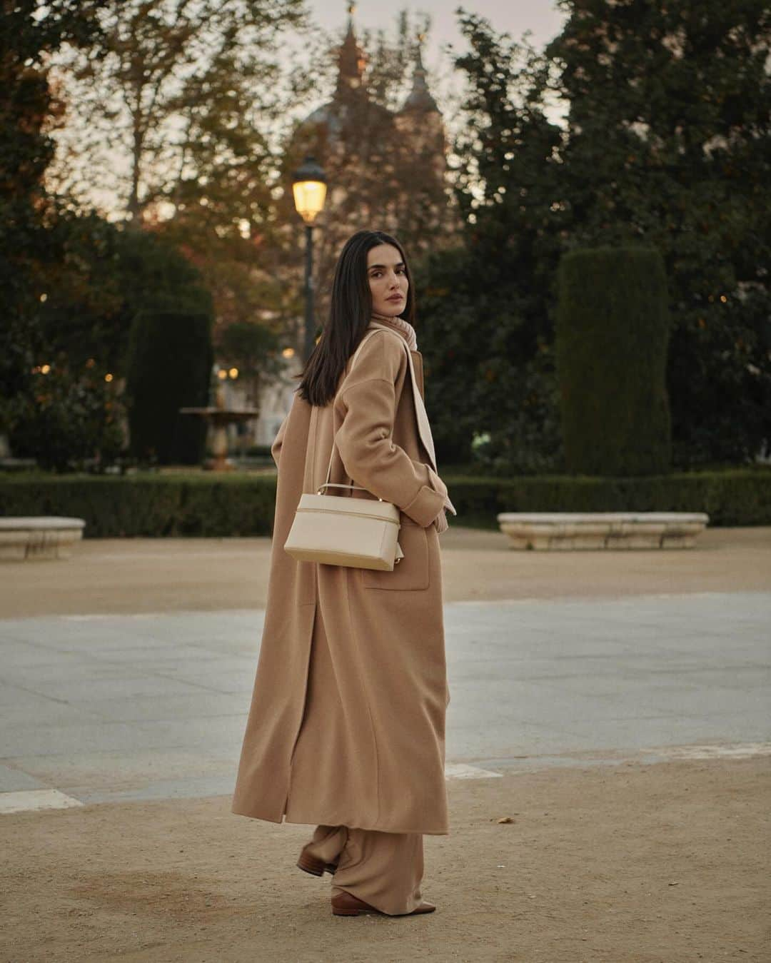 ブランカ・パディラさんのインスタグラム写真 - (ブランカ・パディラInstagram)「The perfect autumn addition @loropiana  #LoroPianaExtraBag. It’s all about timeless, long lasting and good quality pieces  #InPartnershipWithLoroPiana  #LoroPiana」11月26日 19時46分 - blancapadilla