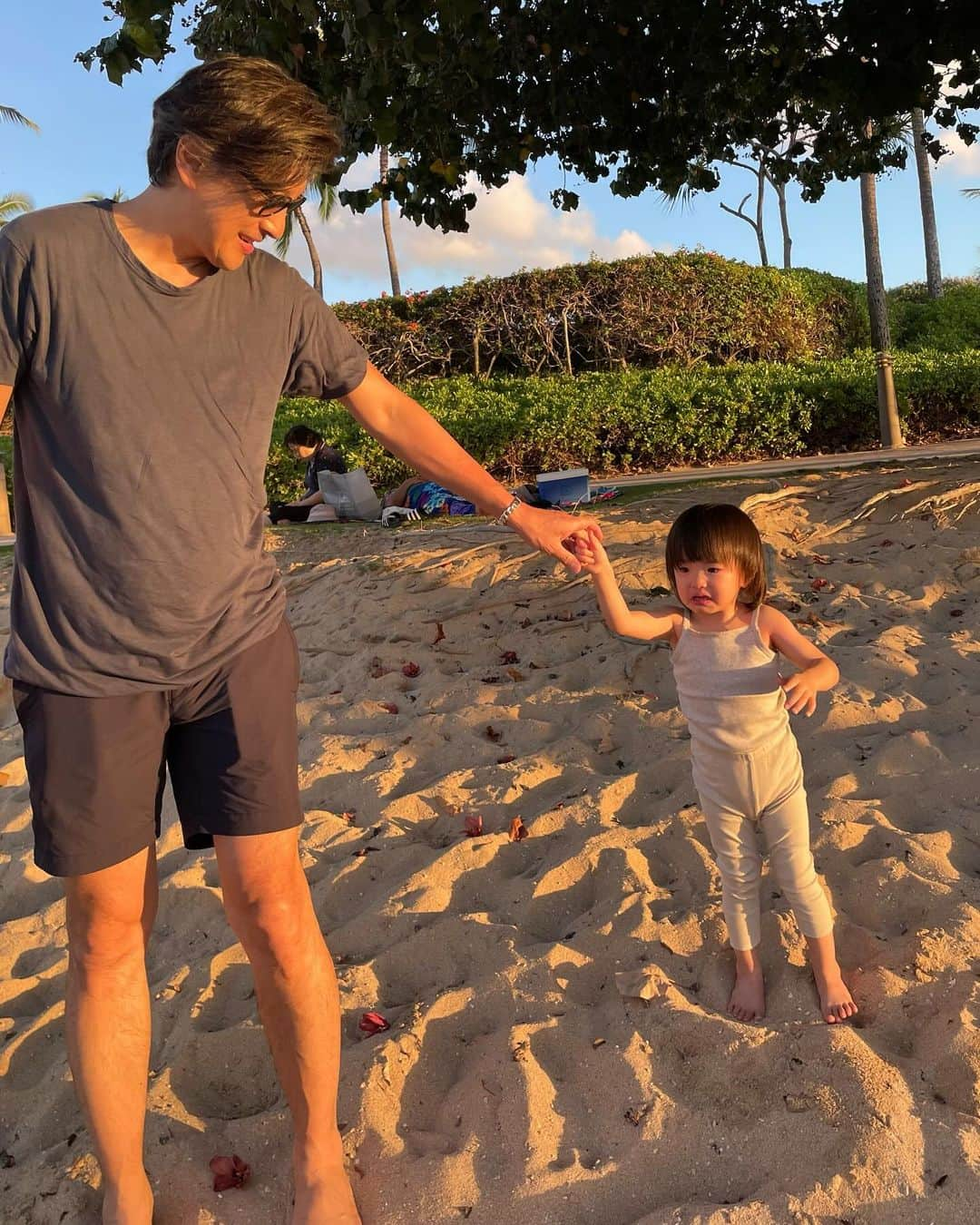 加藤章太郎さんのインスタグラム写真 - (加藤章太郎Instagram)「. Happy time 👶☀️🌴  #hawaiitrip #lovedaughter❤」11月26日 19時40分 - __shotaro__