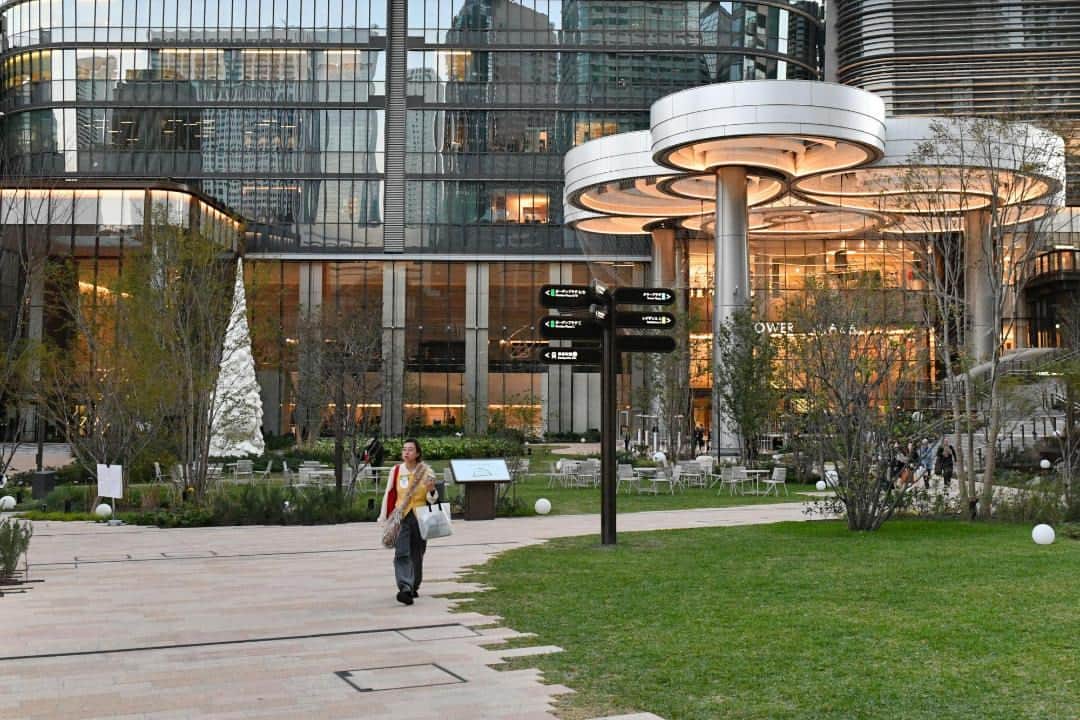 The Japan Timesさんのインスタグラム写真 - (The Japan TimesInstagram)「Mori Building’s new mixed-use complex in Tokyo, Azabudai Hills, is aiming to redefine city living by integrating extensive green spaces within a high-density urban area.  This reimagined “city within a city,” which opened in the capital's Minato Ward on Friday, will host approximately 20,000 office workers and 3,500 residents when fully occupied and is expected to welcome 30 million visitors per year.  Within this sprawling development is the main Mori JP Tower, which at 330 meters is now the tallest building in Japan and houses both residences and office spaces; the Keio University Center for Preventive Medicine; the primary school campus of the British School in Tokyo; the relocated teamLab Borderless Digital Museum; and two tall residence towers.  The project boasts about 24,000 sq. meters of green space, with the central area spanning approximately 6,000 sq. meters. The structures and landscape design, developed by U.K. firm Heatherwick Studio, showcase a range of plant species, with more than 320 different types planned for the area. Read more with the link in our bio.  📸: @louise.claire.wagner  #azabudaihills #tokyo #japan #moribuilding #architecture #design #HeatherwickStudio #teamlab #tokyoarchitecture #麻布台ヒルズ #東京 #建築 #森ビル #チームラボ #東京建築」11月26日 19時40分 - thejapantimes