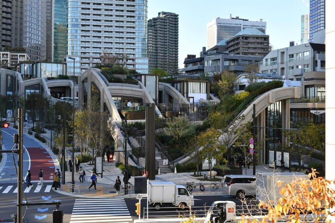 The Japan Timesさんのインスタグラム写真 - (The Japan TimesInstagram)「Mori Building’s new mixed-use complex in Tokyo, Azabudai Hills, is aiming to redefine city living by integrating extensive green spaces within a high-density urban area.  This reimagined “city within a city,” which opened in the capital's Minato Ward on Friday, will host approximately 20,000 office workers and 3,500 residents when fully occupied and is expected to welcome 30 million visitors per year.  Within this sprawling development is the main Mori JP Tower, which at 330 meters is now the tallest building in Japan and houses both residences and office spaces; the Keio University Center for Preventive Medicine; the primary school campus of the British School in Tokyo; the relocated teamLab Borderless Digital Museum; and two tall residence towers.  The project boasts about 24,000 sq. meters of green space, with the central area spanning approximately 6,000 sq. meters. The structures and landscape design, developed by U.K. firm Heatherwick Studio, showcase a range of plant species, with more than 320 different types planned for the area. Read more with the link in our bio.  📸: @louise.claire.wagner  #azabudaihills #tokyo #japan #moribuilding #architecture #design #HeatherwickStudio #teamlab #tokyoarchitecture #麻布台ヒルズ #東京 #建築 #森ビル #チームラボ #東京建築」11月26日 19時40分 - thejapantimes
