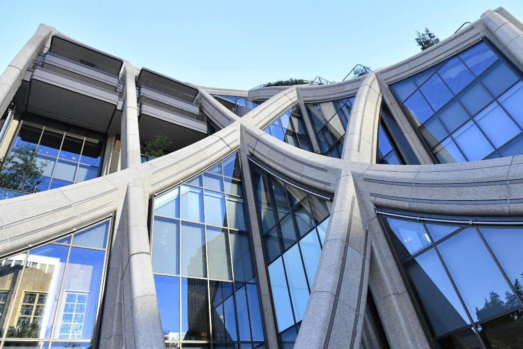 The Japan Timesさんのインスタグラム写真 - (The Japan TimesInstagram)「Mori Building’s new mixed-use complex in Tokyo, Azabudai Hills, is aiming to redefine city living by integrating extensive green spaces within a high-density urban area.  This reimagined “city within a city,” which opened in the capital's Minato Ward on Friday, will host approximately 20,000 office workers and 3,500 residents when fully occupied and is expected to welcome 30 million visitors per year.  Within this sprawling development is the main Mori JP Tower, which at 330 meters is now the tallest building in Japan and houses both residences and office spaces; the Keio University Center for Preventive Medicine; the primary school campus of the British School in Tokyo; the relocated teamLab Borderless Digital Museum; and two tall residence towers.  The project boasts about 24,000 sq. meters of green space, with the central area spanning approximately 6,000 sq. meters. The structures and landscape design, developed by U.K. firm Heatherwick Studio, showcase a range of plant species, with more than 320 different types planned for the area. Read more with the link in our bio.  📸: @louise.claire.wagner  #azabudaihills #tokyo #japan #moribuilding #architecture #design #HeatherwickStudio #teamlab #tokyoarchitecture #麻布台ヒルズ #東京 #建築 #森ビル #チームラボ #東京建築」11月26日 19時40分 - thejapantimes
