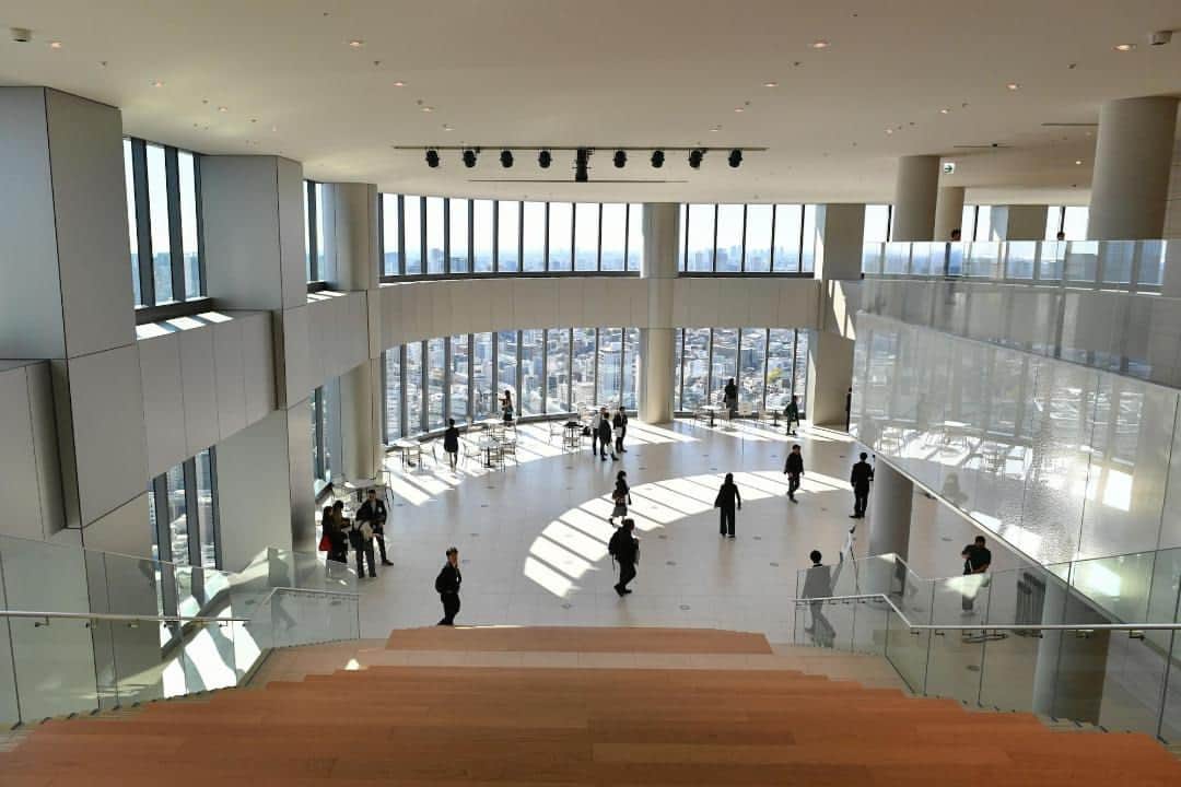 The Japan Timesさんのインスタグラム写真 - (The Japan TimesInstagram)「Mori Building’s new mixed-use complex in Tokyo, Azabudai Hills, is aiming to redefine city living by integrating extensive green spaces within a high-density urban area.  This reimagined “city within a city,” which opened in the capital's Minato Ward on Friday, will host approximately 20,000 office workers and 3,500 residents when fully occupied and is expected to welcome 30 million visitors per year.  Within this sprawling development is the main Mori JP Tower, which at 330 meters is now the tallest building in Japan and houses both residences and office spaces; the Keio University Center for Preventive Medicine; the primary school campus of the British School in Tokyo; the relocated teamLab Borderless Digital Museum; and two tall residence towers.  The project boasts about 24,000 sq. meters of green space, with the central area spanning approximately 6,000 sq. meters. The structures and landscape design, developed by U.K. firm Heatherwick Studio, showcase a range of plant species, with more than 320 different types planned for the area. Read more with the link in our bio.  📸: @louise.claire.wagner  #azabudaihills #tokyo #japan #moribuilding #architecture #design #HeatherwickStudio #teamlab #tokyoarchitecture #麻布台ヒルズ #東京 #建築 #森ビル #チームラボ #東京建築」11月26日 19時40分 - thejapantimes