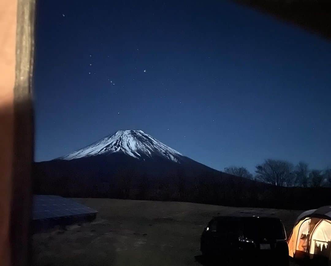 小林花織さんのインスタグラム写真 - (小林花織Instagram)「結婚1周だったので念願のオートキャンプに連れってってもらいに🏕️🍝 前日箱根に前泊して、そのまま次の日に河口湖へ向かい富士山のふもとまで！ 人生で初めて、富士山の近くまで行き感動☝️ キャンプ初心者には時期も車も難易度高めだったけどその分楽しく次はもっと上手くできる気がする◯ 次の日の温泉は最高でした🩶」11月26日 19時42分 - kaori_kobayashi04