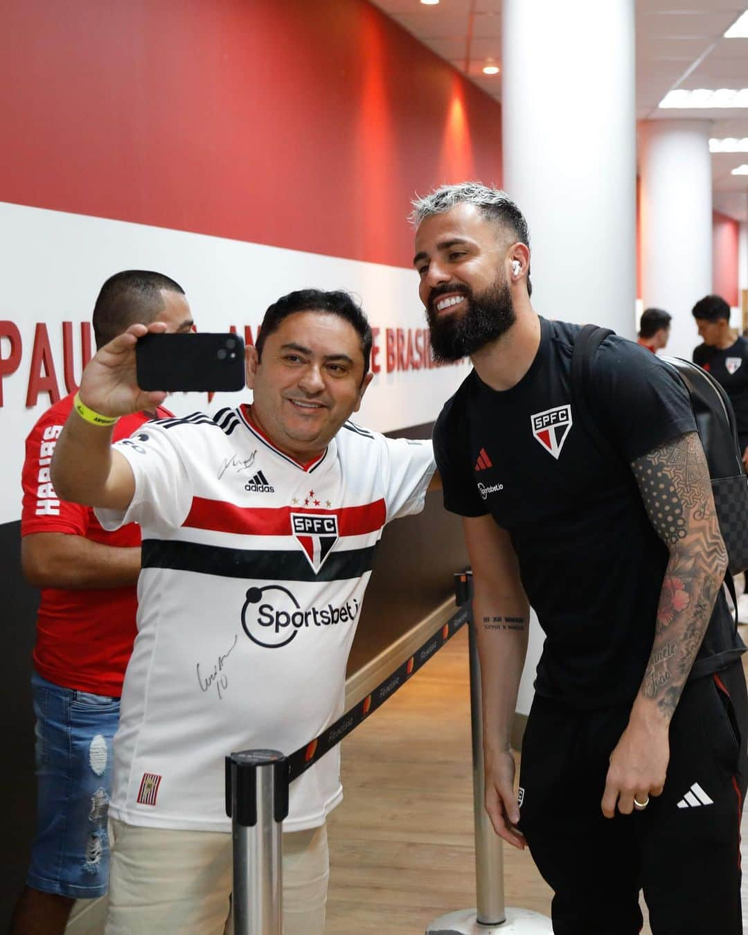 São Paulo FCさんのインスタグラム写真 - (São Paulo FCInstagram)「🏟️ Nossa delegação está em casa para o duelo deste domingo!  #VemProMorumbi #VamosSãoPaulo 🇾🇪  📸 Rubens Chiri / saopaulofc」11月27日 5時18分 - saopaulofc