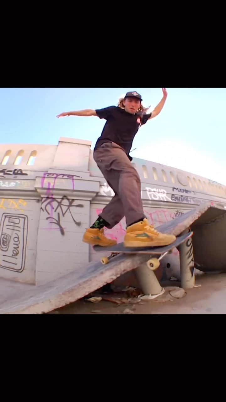 ラカイリミテッドフットウェアのインスタグラム：「@simonbannerot in the new Weakdays edit 🐐🌈 Playing now on the @crailtap site and youtube 📹 @danielpolicelli @pabstbluerobin  #Lakai」