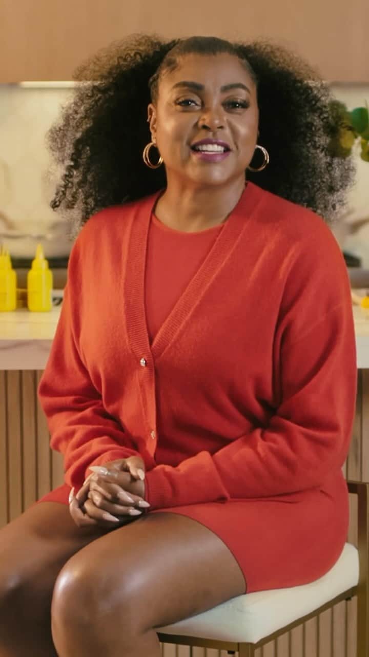 のインスタグラム：「These are the best moments while on set!! Maybe I could’ve been a mad scientist in a different universe 😂😂 @tphbytaraji #scalpcaresunday #tphbytaraji」