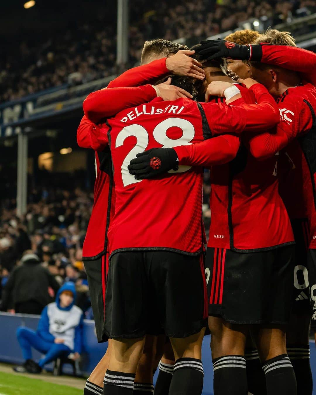 マンチェスター・ユナイテッドさんのインスタグラム写真 - (マンチェスター・ユナイテッドInstagram)「United ✊❤️  #MUFC #ManUtd #PremierLeague」11月27日 5時40分 - manchesterunited