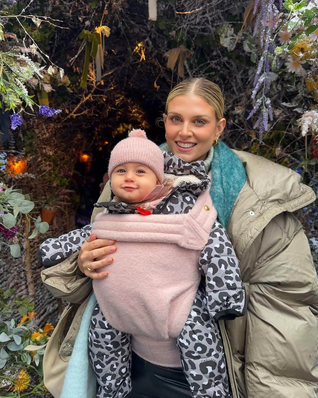 Ashley Jamesのインスタグラム：「We have had THE most magical day at Lapland meeting Santa and all the elves!🎅  This is the first year Alf has started to understand Christmas, so it was just the best day ever! From the moment you step into Lapland you’re transported into this magical world!   We helped the elves make some toy bunnies, helped Mother Christmas make some gingerbread men, and even got to see some reindeer! But the best bit at the end - meeting Father Christmas. Alf was so excited to tell him all about our day!   I’m already in bed because it was shattering and Ada’s sleep has been all over the place since we got back from hol, but it was so worth it.  I feel like Christmas gets better every year know how much fun and make believe there is with the kids. Thank you @laplanduk for having us! I can’t recommend enough. Alf went to sleep very very happy that he met the real Santa ❤️」