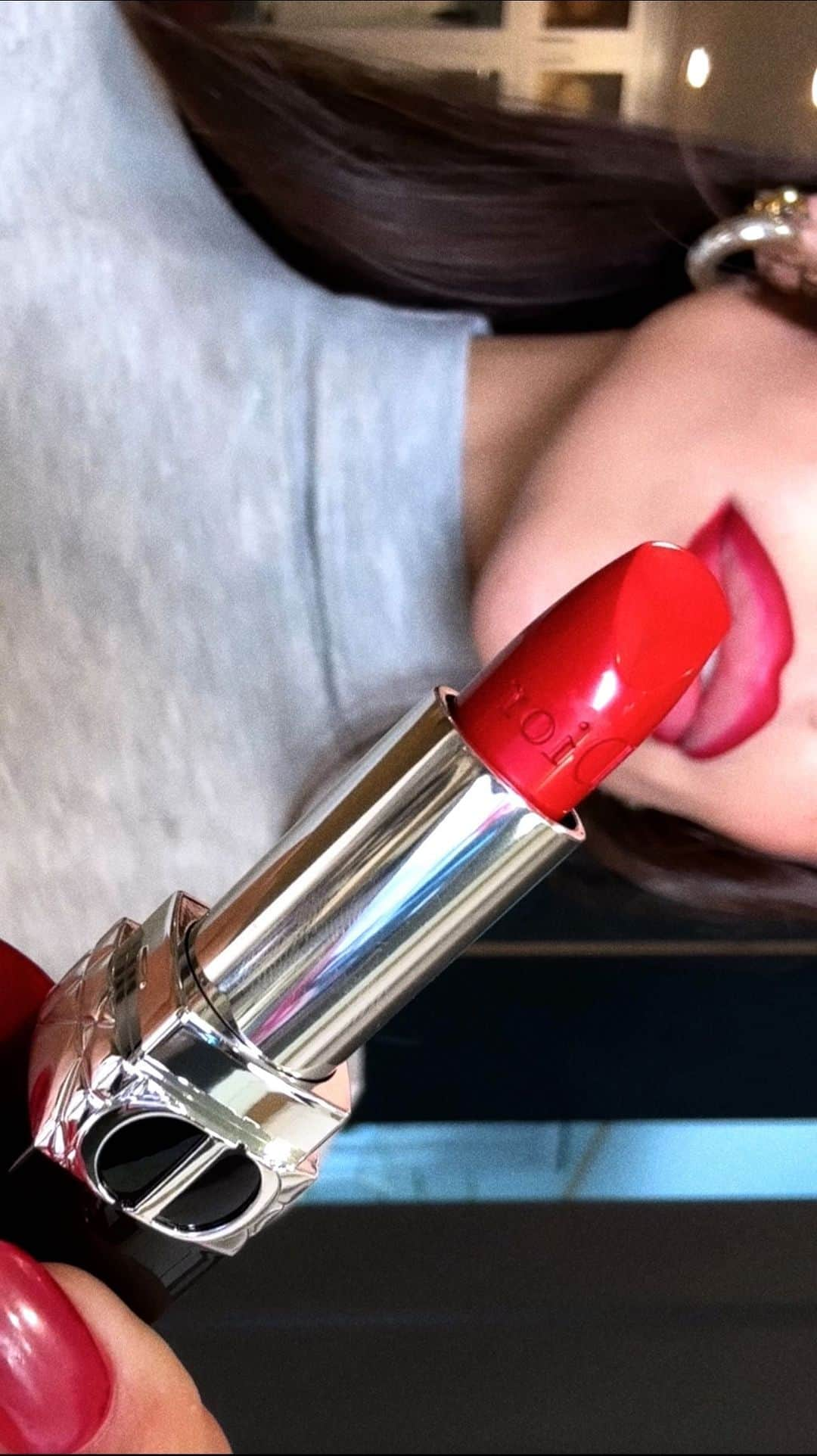 iluvsarahiiのインスタグラム：「Dior 999 Metallic finish 💋 such a gorgeous red but i was smacking my lips waiting for the sequin to pop out only to realize i purchase a whole different formula lol  @maccosmeticsusa Cherry Lip pencil  @diorbeauty 999 Metallic Finish Lipstick     #redlipstick #dior999 #liptutorial #redlips #cherrylips」