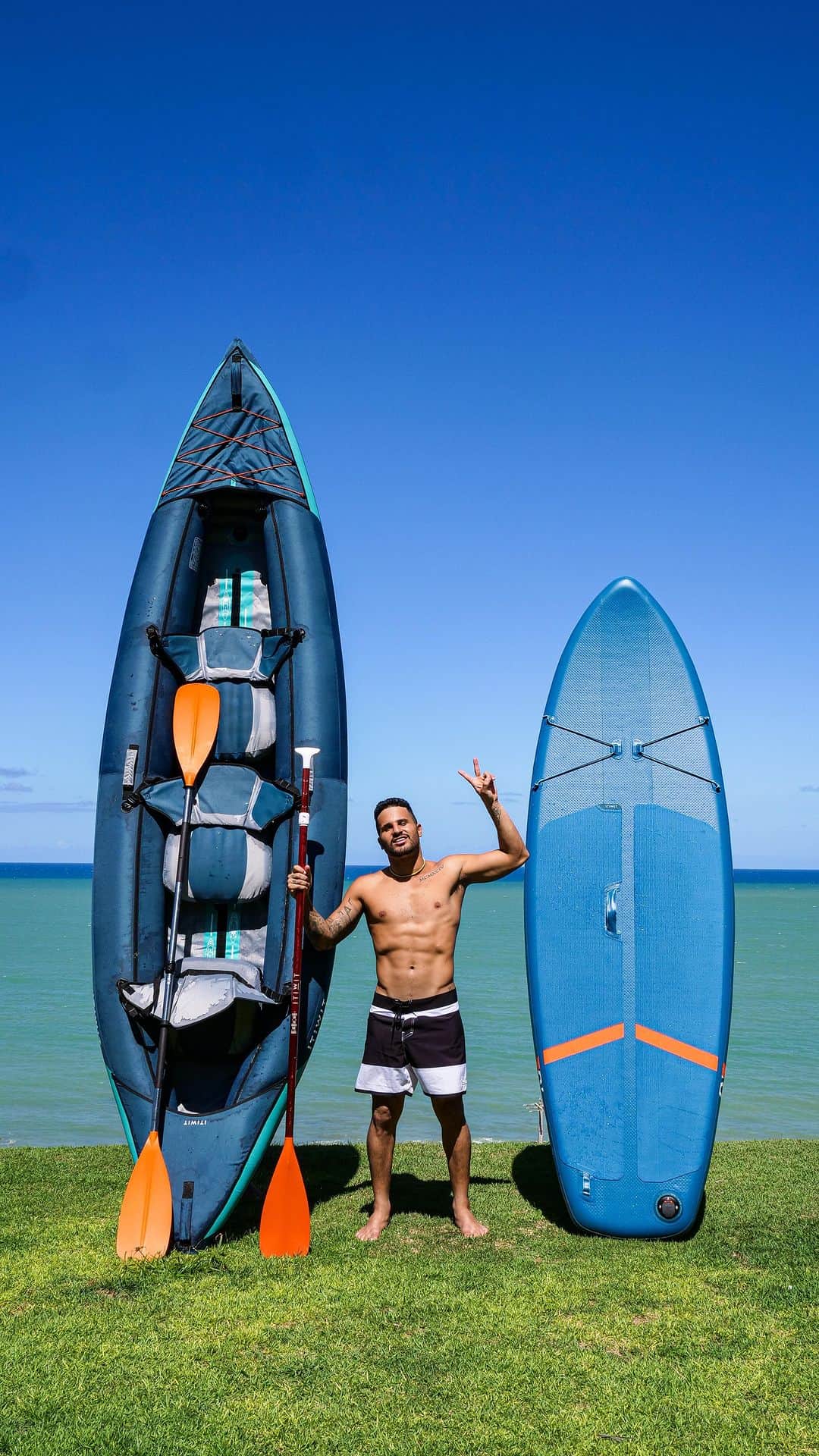 イタロ・フェレイラのインスタグラム：「Nem só de surf vive esse atleta. Hoje meu dia livre foi de Stand up Paddle e Caiaque da @decathlonbrasil 👊」