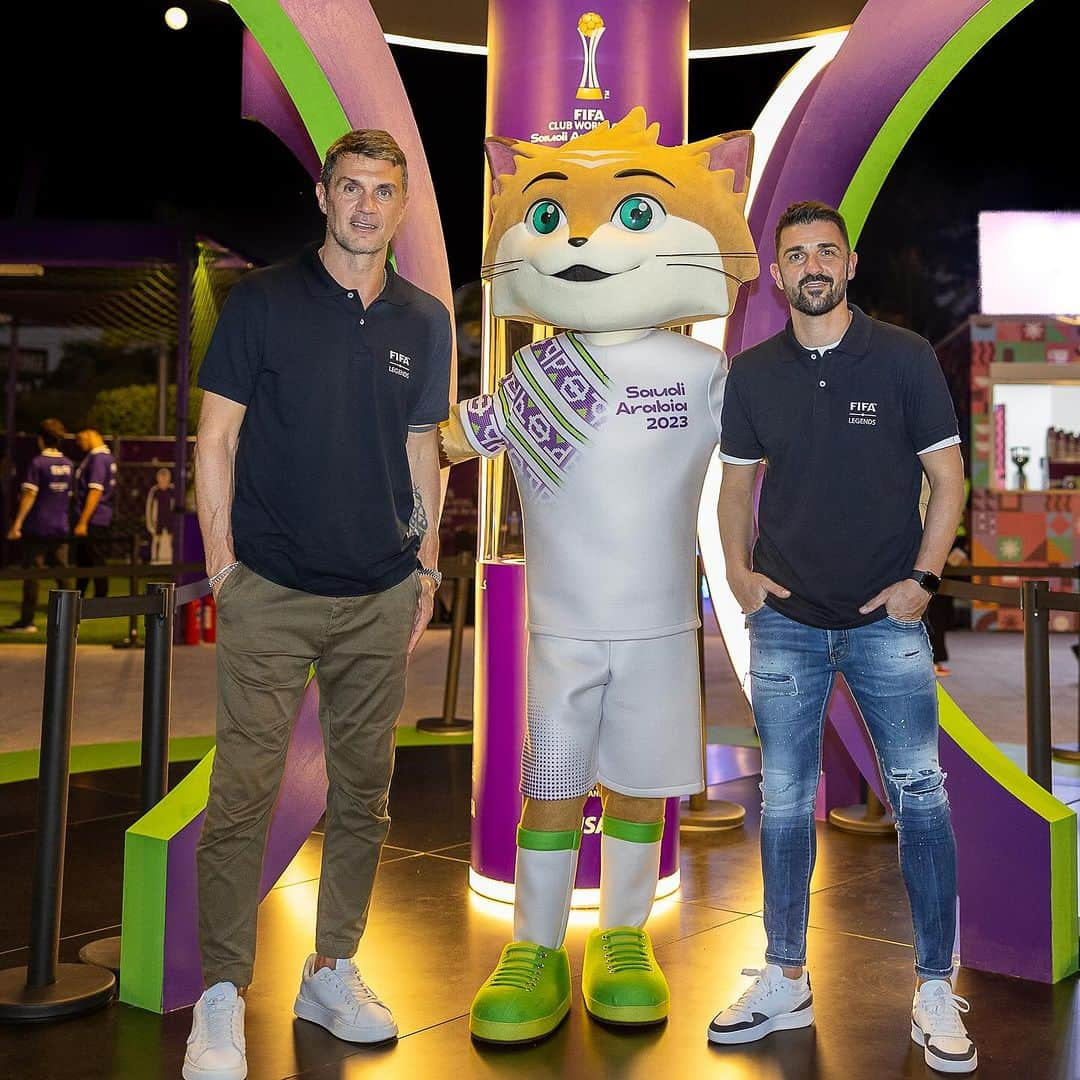 ダビド・ビジャのインスタグラム：「Con IL CAPITANO @paolomaldini en @fifaworldcup 🏆⚽️  @saudiff  #ClubWC」