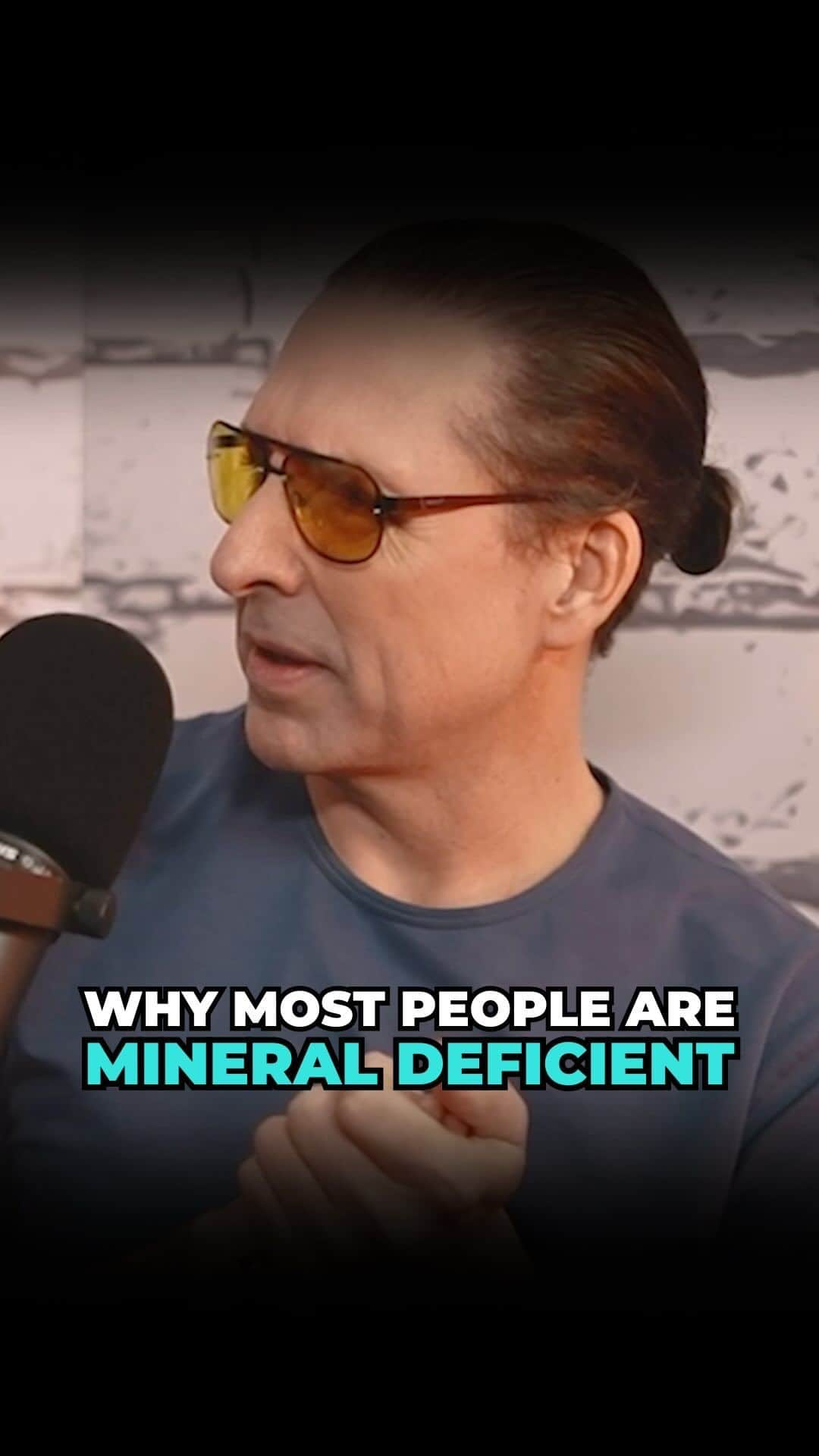 デイヴ・アスプリーのインスタグラム：「Why most people are mineral deficient. 👆🏼  This is why you feel tired and don’t show up how you’d like to.  @dangercoffeeofficial is remineralized, which means it puts minerals back into your cells where they belong – and gives you access to the minerals you already have.   Shop now at dangercoffee.com or through the link in my bio. 👈🏼  (via @lattmansor @hvmn)  #DaveAsprey #biohacker #biohacking #biohacked #minerals #mineraldeficient #health #diet #healthydiet #plantbased #traceminerals #plantbaseddiet #dangercoffee」