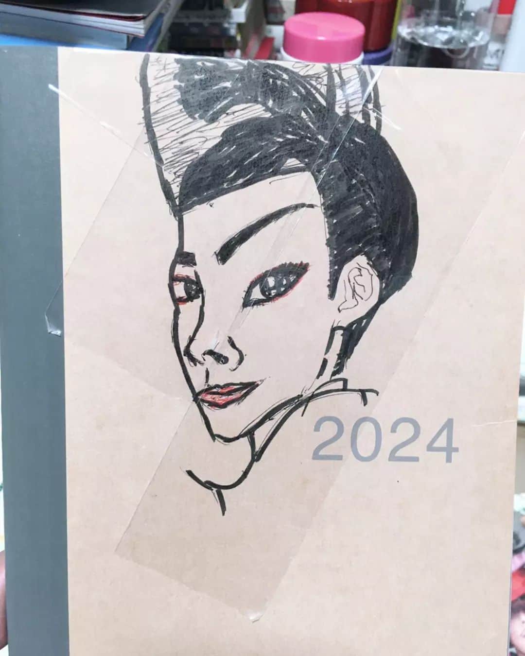 βのインスタグラム：「似顔絵書いてみた 久しぶりに絵 顔は描けるけど全身が苦手 誰だかわかったら凄い あんまり似てないwW」