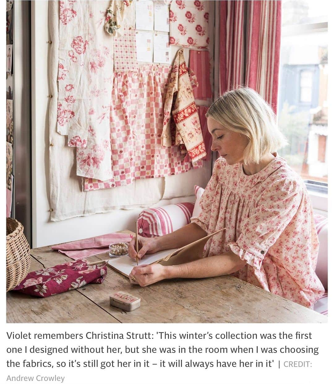 キャベジズ&ローゼズさんのインスタグラム写真 - (キャベジズ&ローゼズInstagram)「Thank you @telegraph for the lovely piece on our beautiful @violet_dent C&R Creative Director and designer. 'Violet shared her approach to the interiors of her London flat: a blend of faded English florals, pretty pink stripes and an unashamed love of stuff’ words by @tjedoyle 💖 #CabbagesandRoses」11月26日 21時37分 - cabbages_and_roses