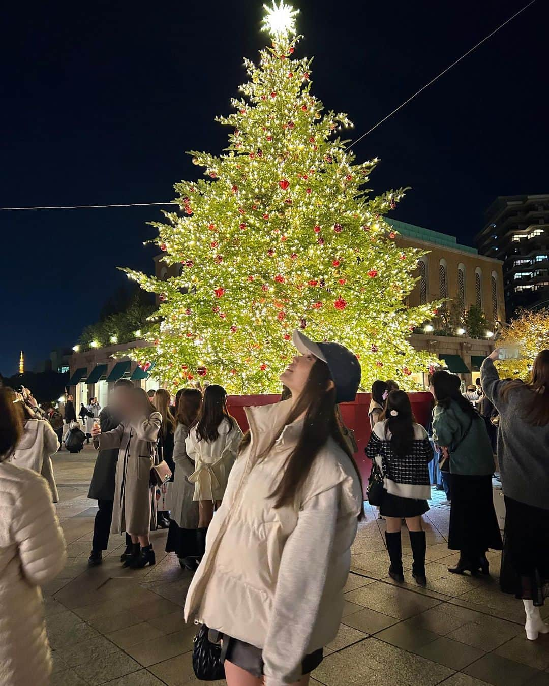 遊馬萌弥のインスタグラム：「ガーデンプレイスのおっきいツリー復活してうれしい🎄💞」