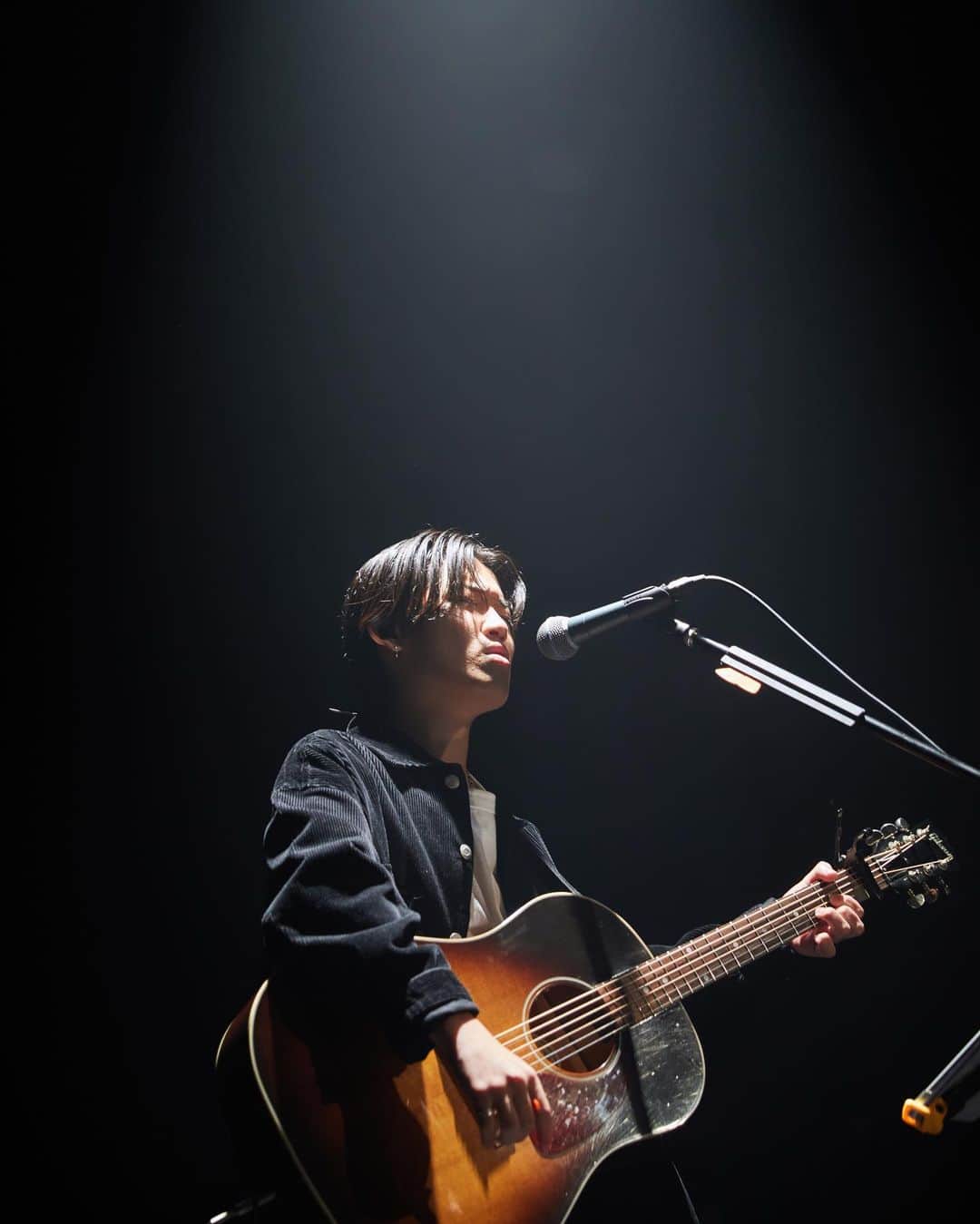 舟津真翔のインスタグラム：「5th Anniversary Live みんなからの寄せ書き横断幕本当に嬉しかった🙏🏻🎂😭 来てくれた方、今回来れなかった方もまた会おうね！ 今年ラストワンマンありがとう！  #舟津真翔」