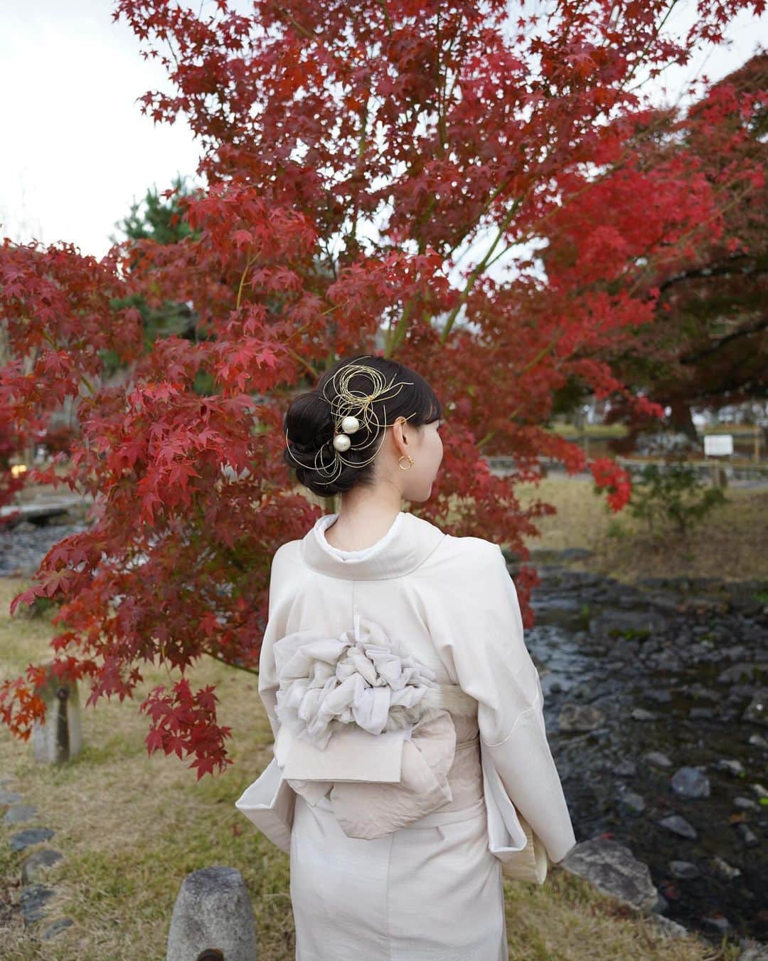 よねいはるかさんのインスタグラム写真 - (よねいはるかInstagram)「紅葉の時期の京都が一番好き。 今年も来れて嬉しい。🍁👘  京都に来たからには着物を着たくて、 @rikawafuku_kyoto さんで素敵なお着物を 着付けをしてもらいました✨  今の時期の京都が一番色づいていたので おすすめです〜☺️  #梨花和服 #京都着物レンタル #京都 #京都着物 #京都紅葉 #円山公園」11月26日 21時44分 - rabbit____2