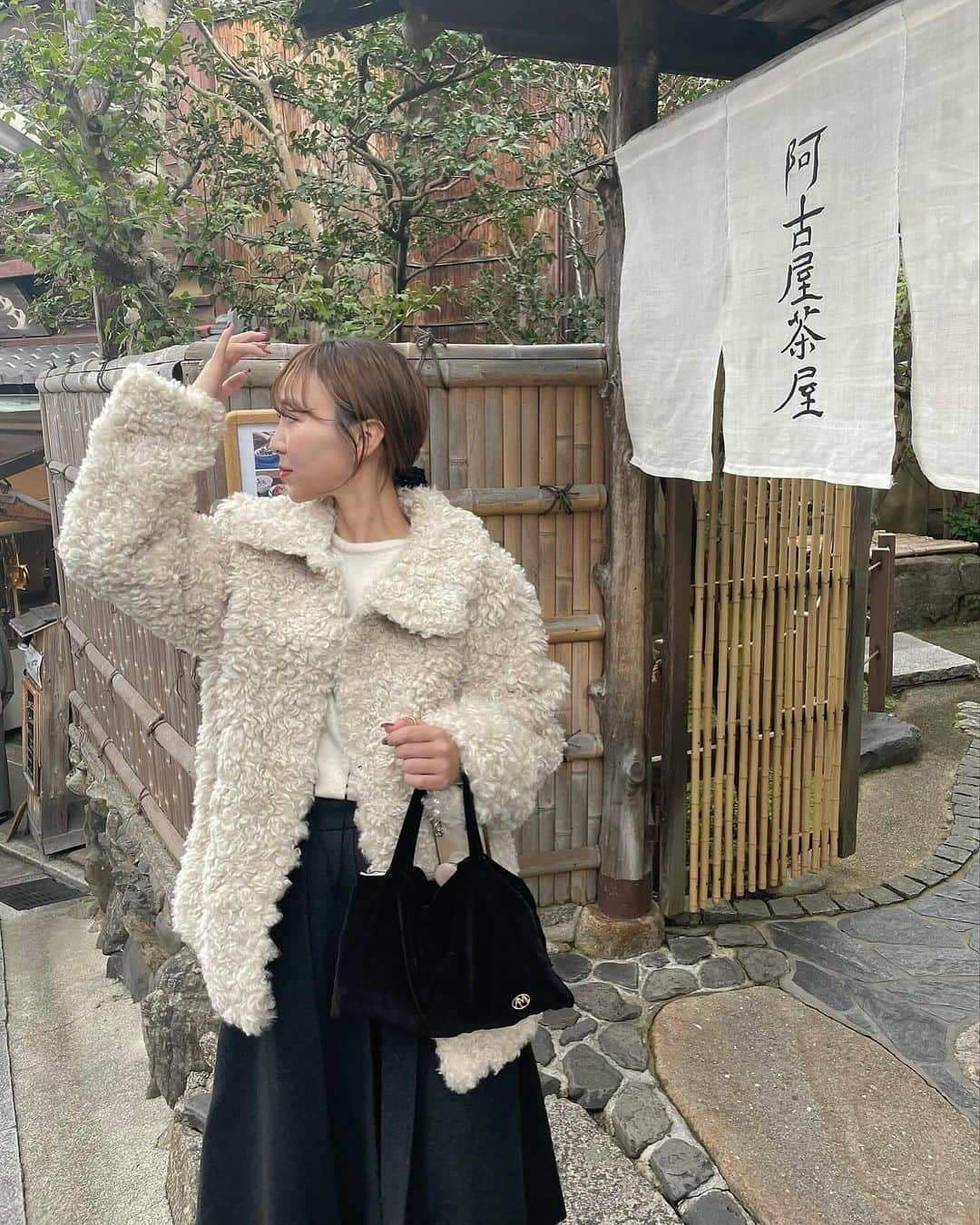 saanaaeさんのインスタグラム写真 - (saanaaeInstagram)「京都~🍂 ひさしぶりに観光してみたけど やっぱり京都いいよね🫱🏻‍🫲🏼  @nuebyas__ の新作まとっております 本日から販売はじまりました🥹♡  #NUEbyas #京都観光」11月26日 21時44分 - saanaae