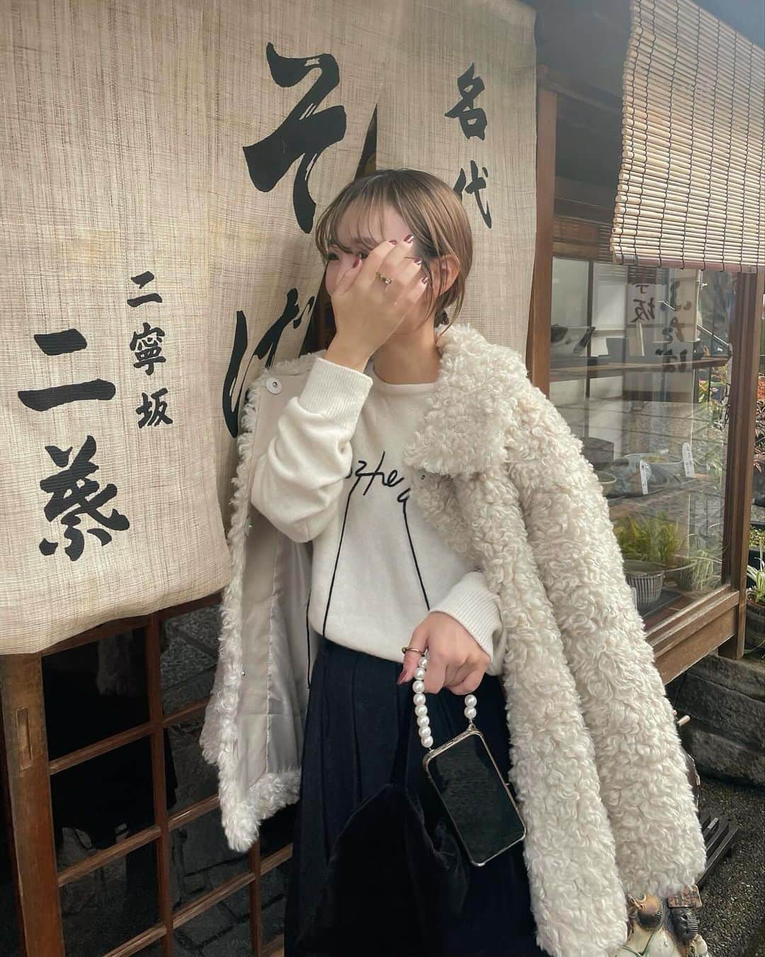 saanaaeのインスタグラム：「京都~🍂 ひさしぶりに観光してみたけど やっぱり京都いいよね🫱🏻‍🫲🏼  @nuebyas__ の新作まとっております 本日から販売はじまりました🥹♡  #NUEbyas #京都観光」