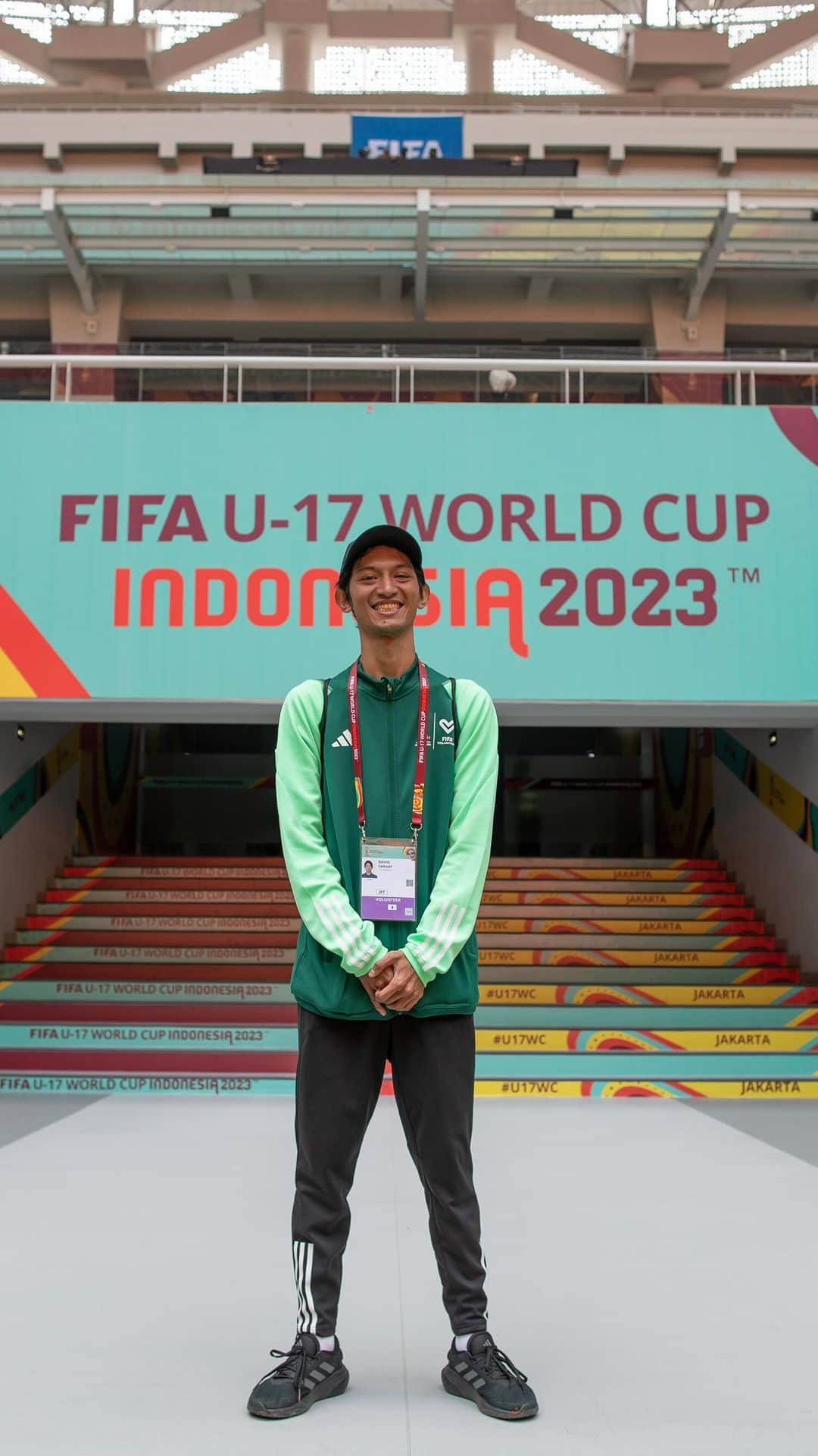 FIFAワールドカップのインスタグラム：「“When I received my role offer for the FIFA U-17 World Cup it made me cry.”  Meet Samuel David, the Indonesian volunteer who has been dreaming of being at a FIFA tournament since 2018.  With Indonesia hosting a FIFA tournament for the first-time ever, Samuel finally got his chance to volunteer — in the accreditation centre at the #U17WC.」
